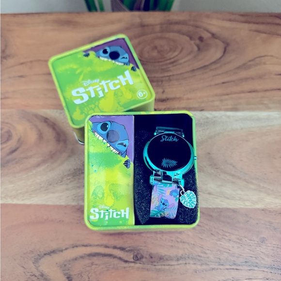 DISNEY STICH KIDS WATCH - Picture 1 of 9